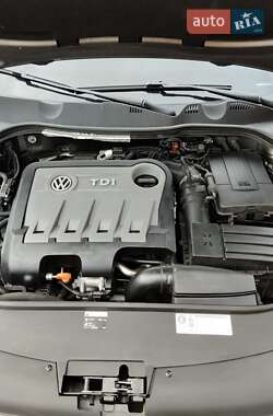 Універсал Volkswagen Passat 2011 в 
