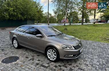 Седан Volkswagen Passat 2011 в Житомирі