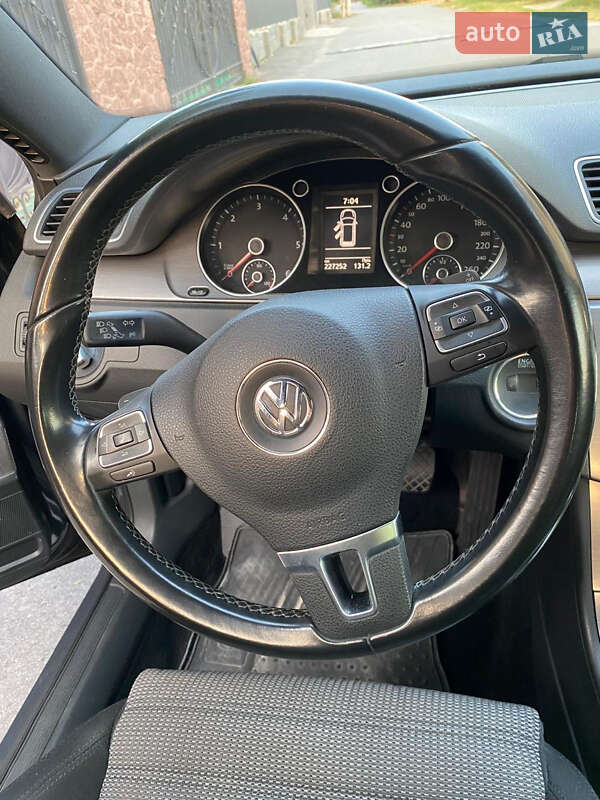 Універсал Volkswagen Passat 2014 в Житомирі