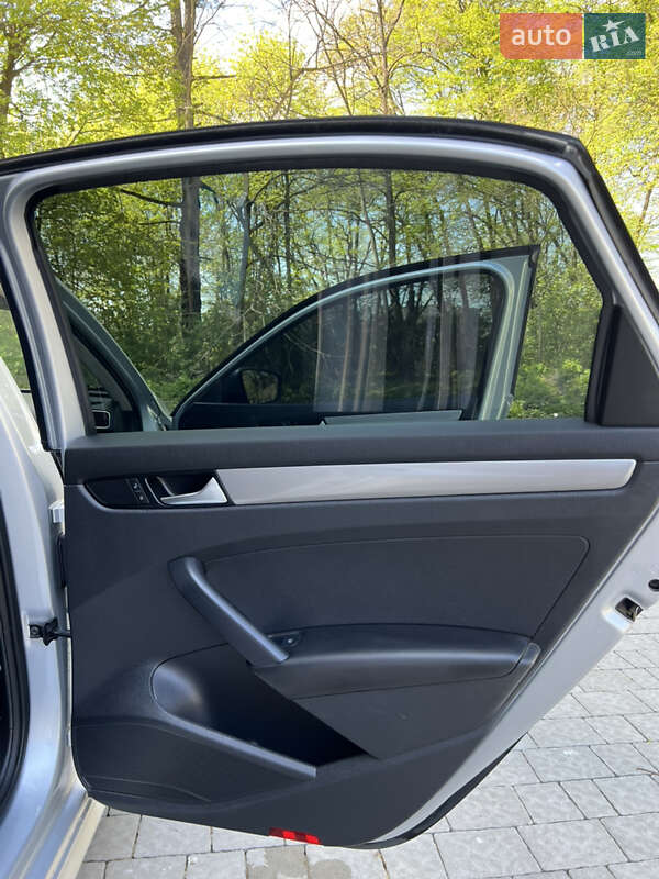 Седан Volkswagen Passat 2015 в Ходореві фото 32 Седан Volkswagen Passat 2015 в Ходореві