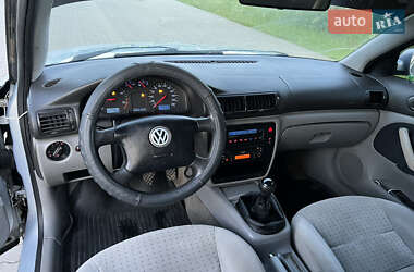 Седан Volkswagen Passat 1999 в 