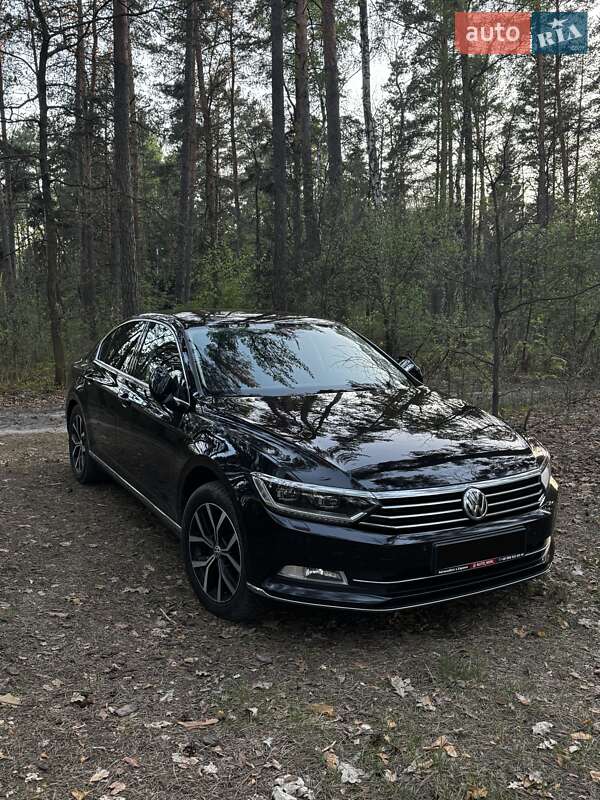 Седан Volkswagen Passat 2018 в Киеве