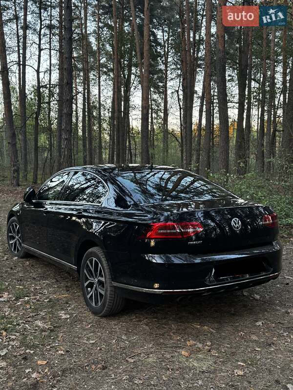 Седан Volkswagen Passat 2018 в Киеве