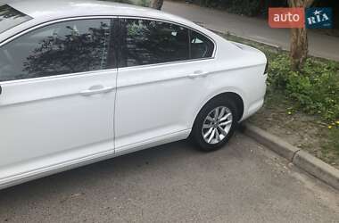 Седан Volkswagen Passat 2015 в 