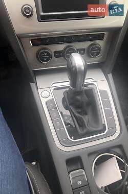 Седан Volkswagen Passat 2015 в 