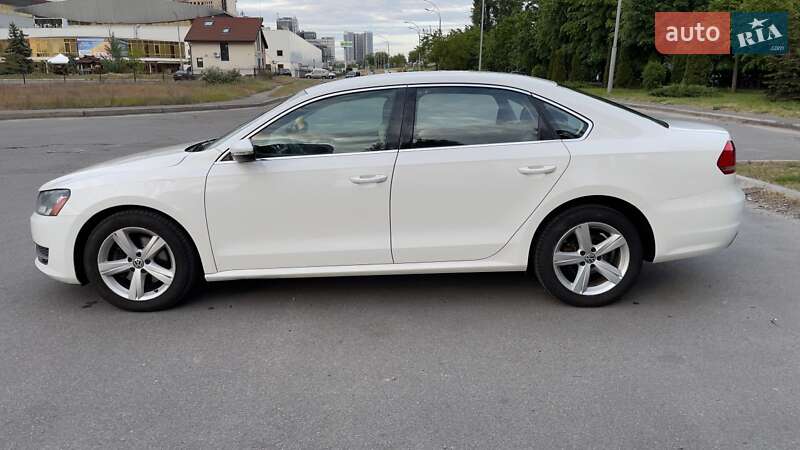 Седан Volkswagen Passat 2011 в Киеве