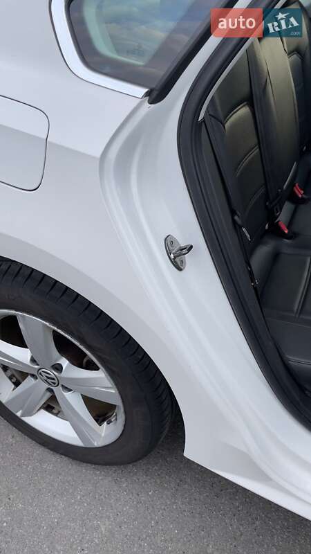 Седан Volkswagen Passat 2011 в Киеве