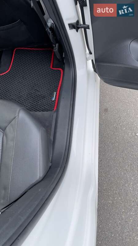 Седан Volkswagen Passat 2011 в Киеве