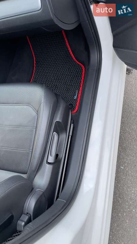 Седан Volkswagen Passat 2011 в Киеве