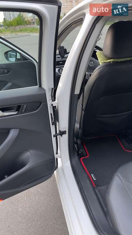 Седан Volkswagen Passat 2011 в Киеве