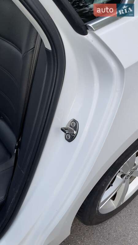 Седан Volkswagen Passat 2011 в Киеве