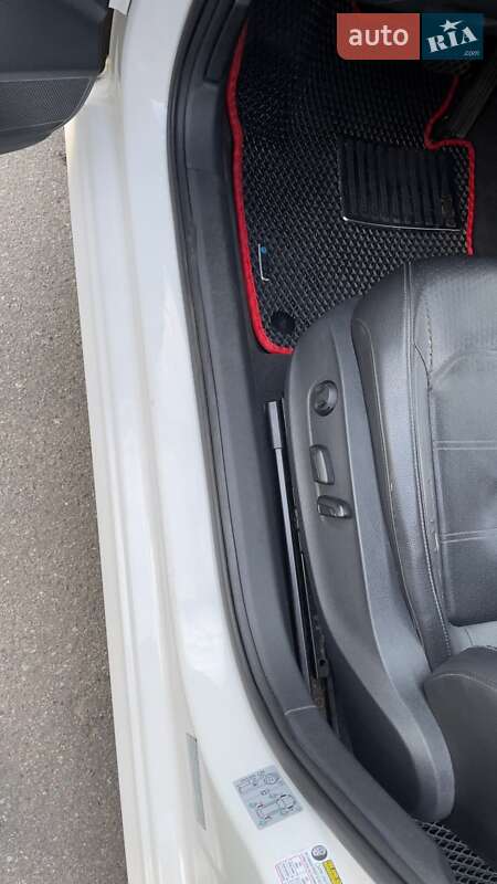 Седан Volkswagen Passat 2011 в Киеве