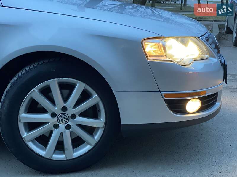 Седан Volkswagen Passat 2010 в Львове
