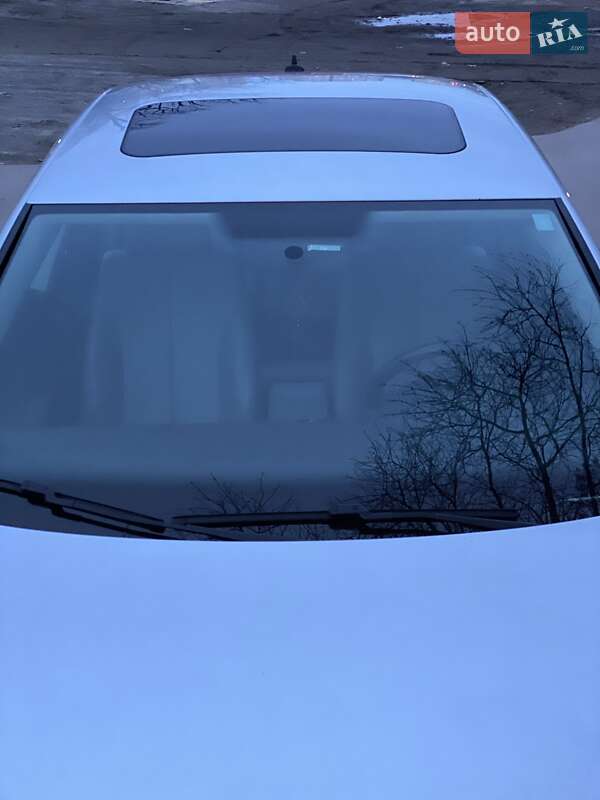 Седан Volkswagen Passat 2010 в Львове