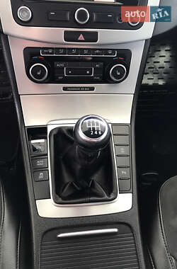 Универсал Volkswagen Passat 2011 в 