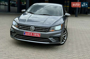 Седан Volkswagen Passat 2016 в Нововолинську