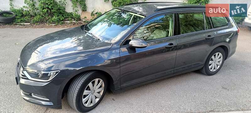 Універсал Volkswagen Passat 2014 в Києві