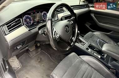 Седан Volkswagen Passat 2015 в 