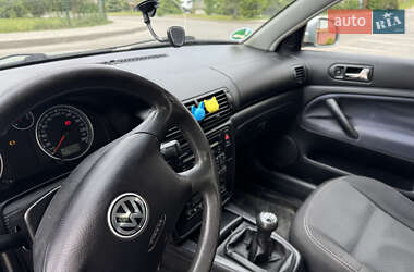 Седан Volkswagen Passat 2001 в 