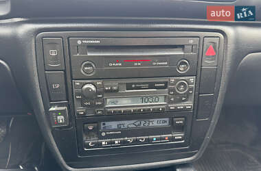 Седан Volkswagen Passat 2001 в 