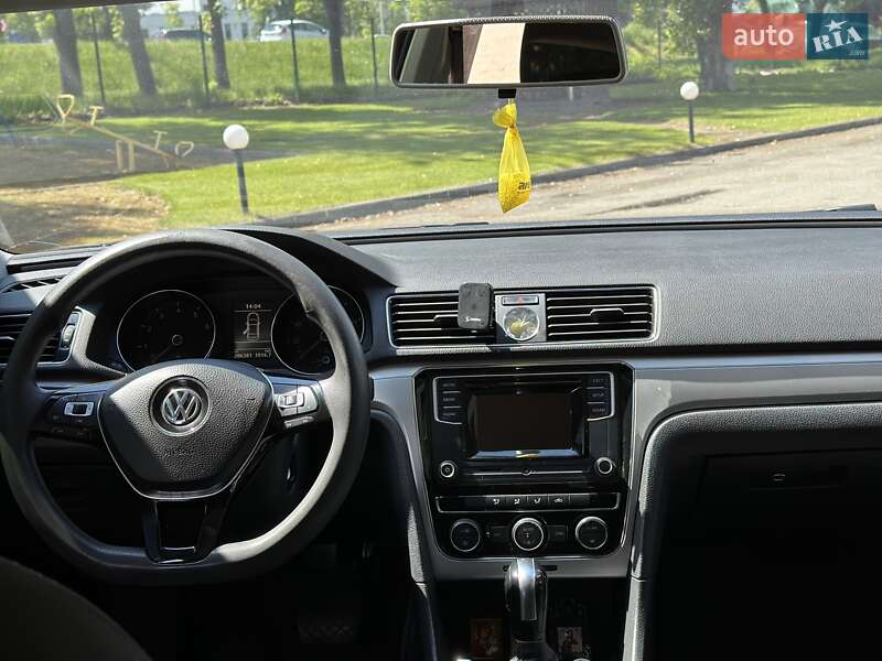 Седан Volkswagen Passat 2016 в Києві