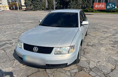 Седан Volkswagen Passat 1999 в Кременчуці