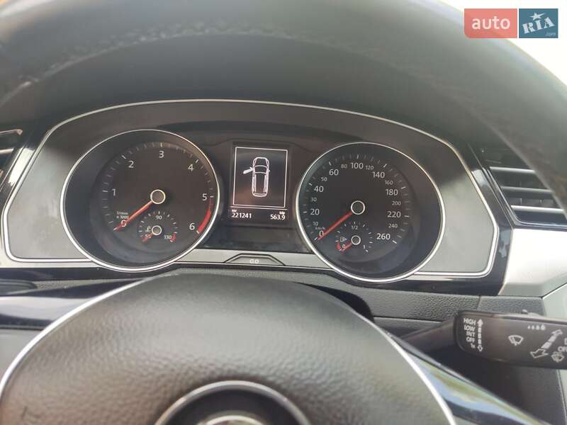 Универсал Volkswagen Passat 2015 в Киеве