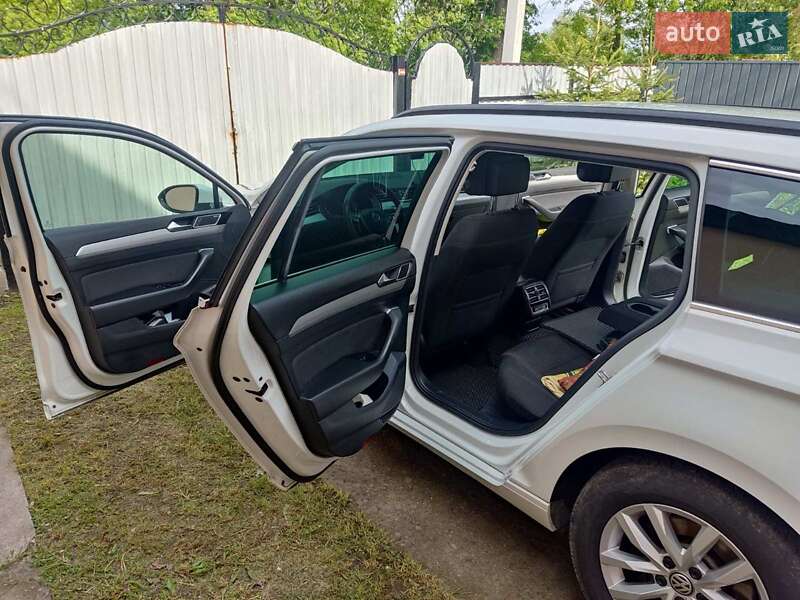 Универсал Volkswagen Passat 2015 в Киеве