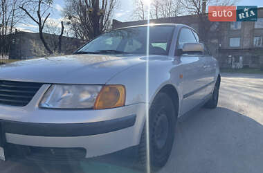 Седан Volkswagen Passat 1997 в Києві