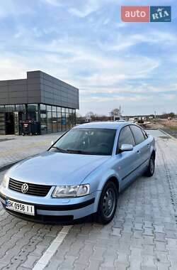Седан Volkswagen Passat 1998 в Львове