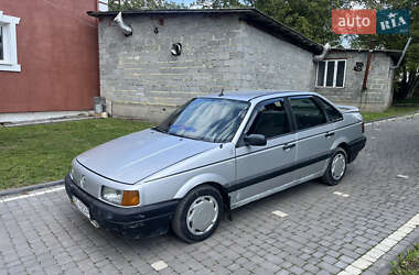 Седан Volkswagen Passat 1989 в Чернівцях