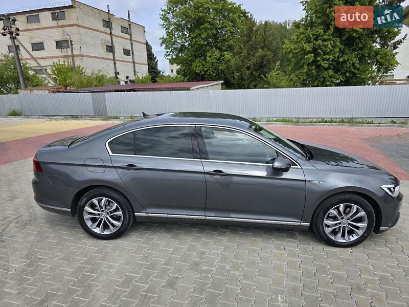 Седан Volkswagen Passat 2016 в Ковелі