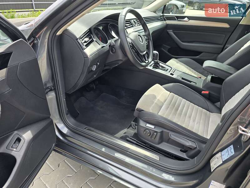 Седан Volkswagen Passat 2016 в Ковелі