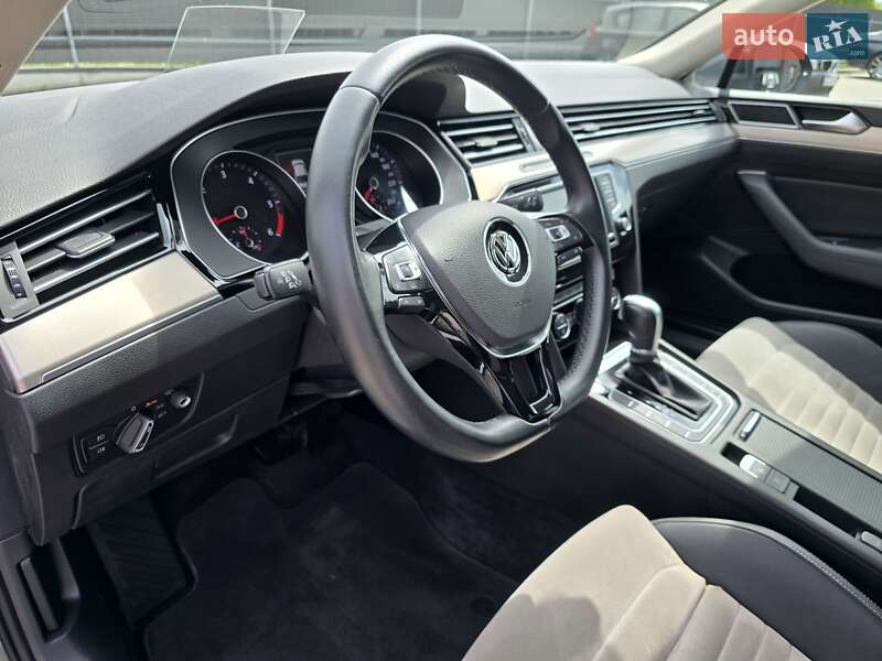 Седан Volkswagen Passat 2016 в Ковелі