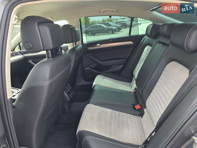Седан Volkswagen Passat 2016 в Ковелі