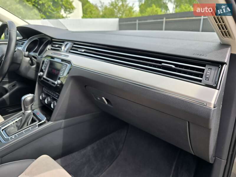 Седан Volkswagen Passat 2016 в Ковелі