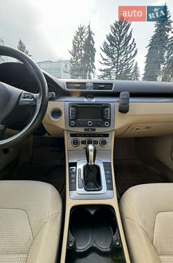 Универсал Volkswagen Passat 2012 в 