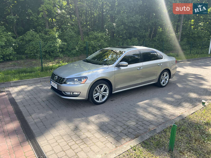 Седан Volkswagen Passat 2013 в Києві