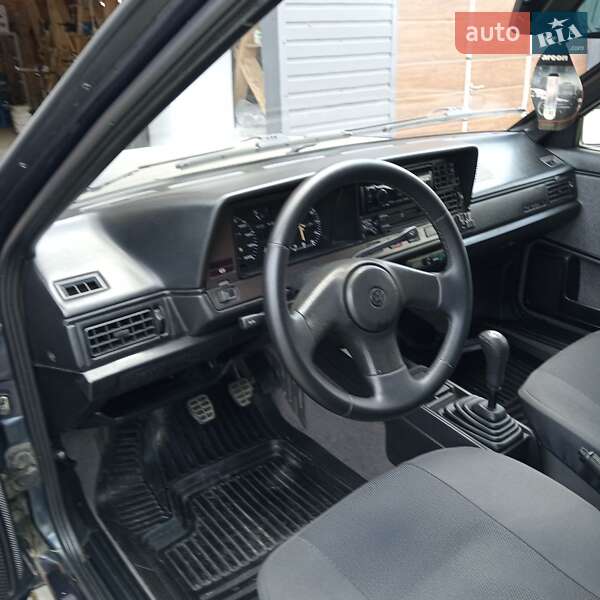 Хетчбек Volkswagen Passat 1987 в Чернівцях фото 24 Хетчбек Volkswagen Passat 1987 в Чернівцях