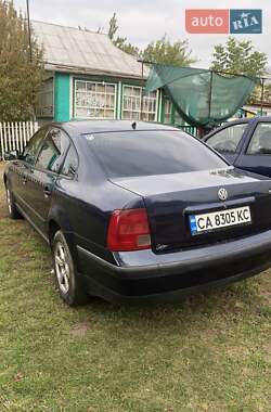 Седан Volkswagen Passat 1999 в Умани