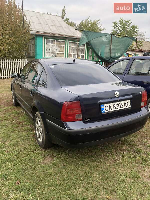 Седан Volkswagen Passat 1999 в Умані