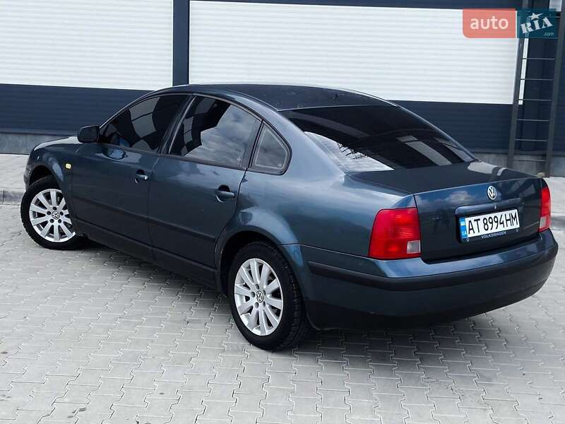 Седан Volkswagen Passat 1998 в Калуші