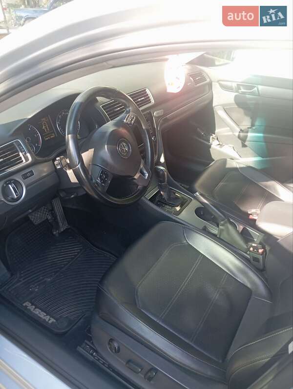 Седан Volkswagen Passat 2014 в Днепре