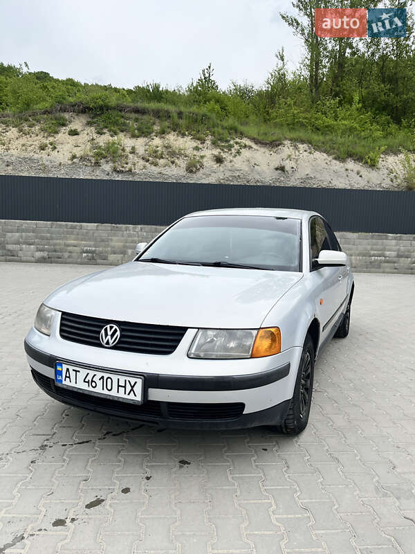 Седан Volkswagen Passat 1997 в Галичі