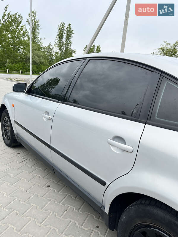 Седан Volkswagen Passat 1997 в Галичі