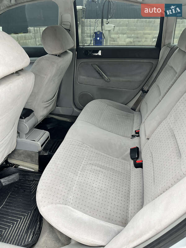 Седан Volkswagen Passat 1997 в Галичі