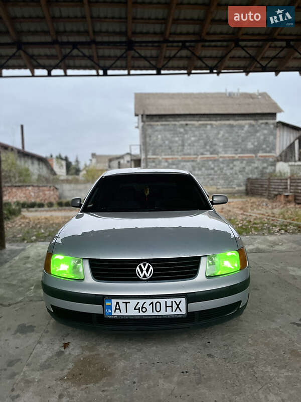 Седан Volkswagen Passat 1997 в Галичі