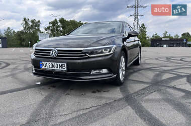 Седан Volkswagen Passat 2015 в Києві