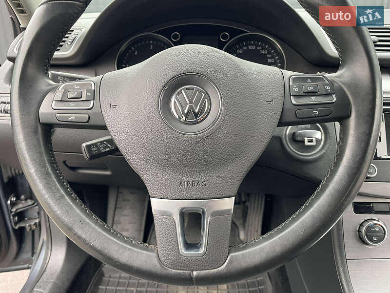 Универсал Volkswagen Passat 2013 в Киеве