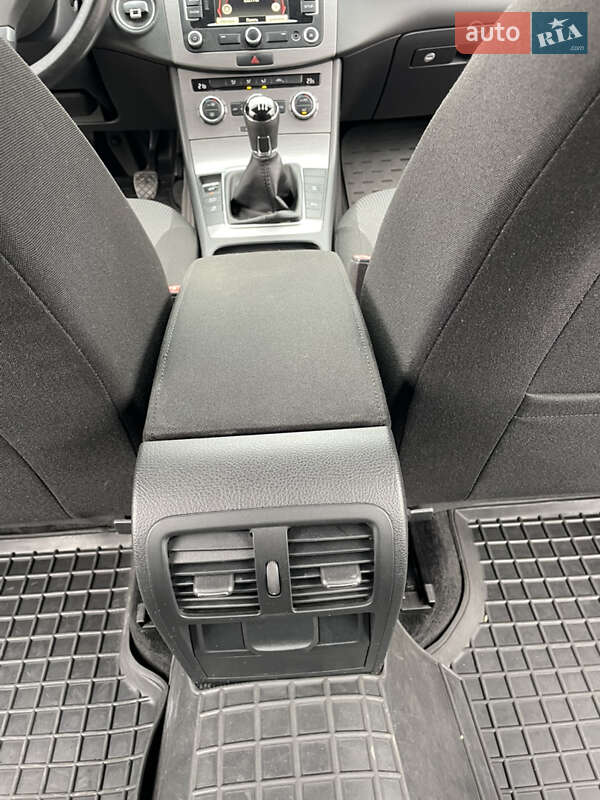 Универсал Volkswagen Passat 2013 в Киеве